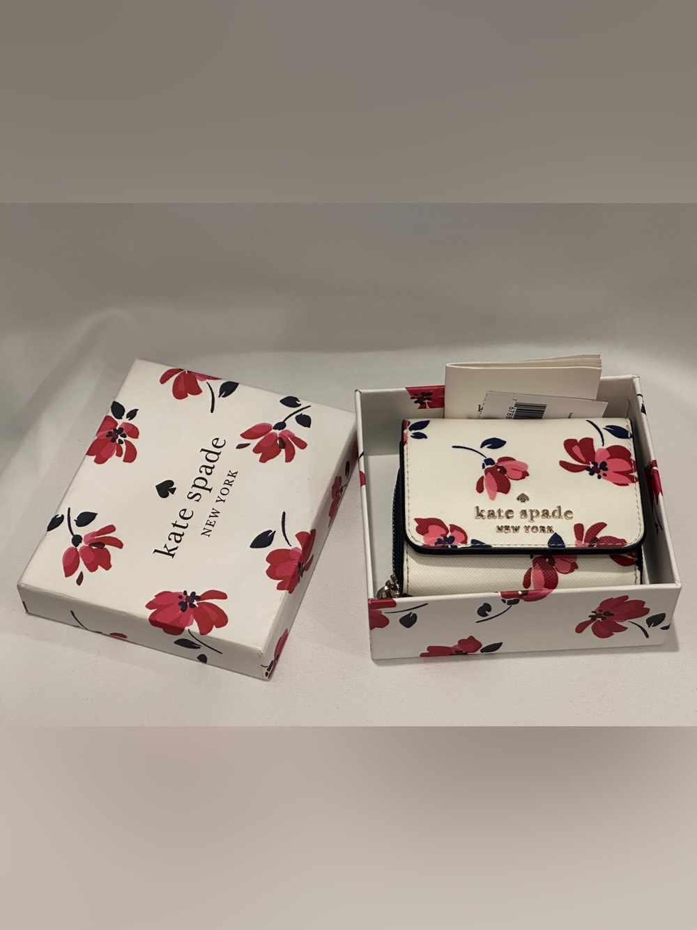 kate spade White Floral Zip Around Compact Wallet NWT&Box - Picture 13 of 16